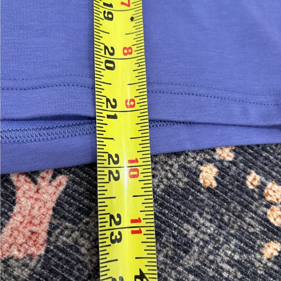 On Running Women's Focus Crop in Purple size medium - Picture 10 of 11